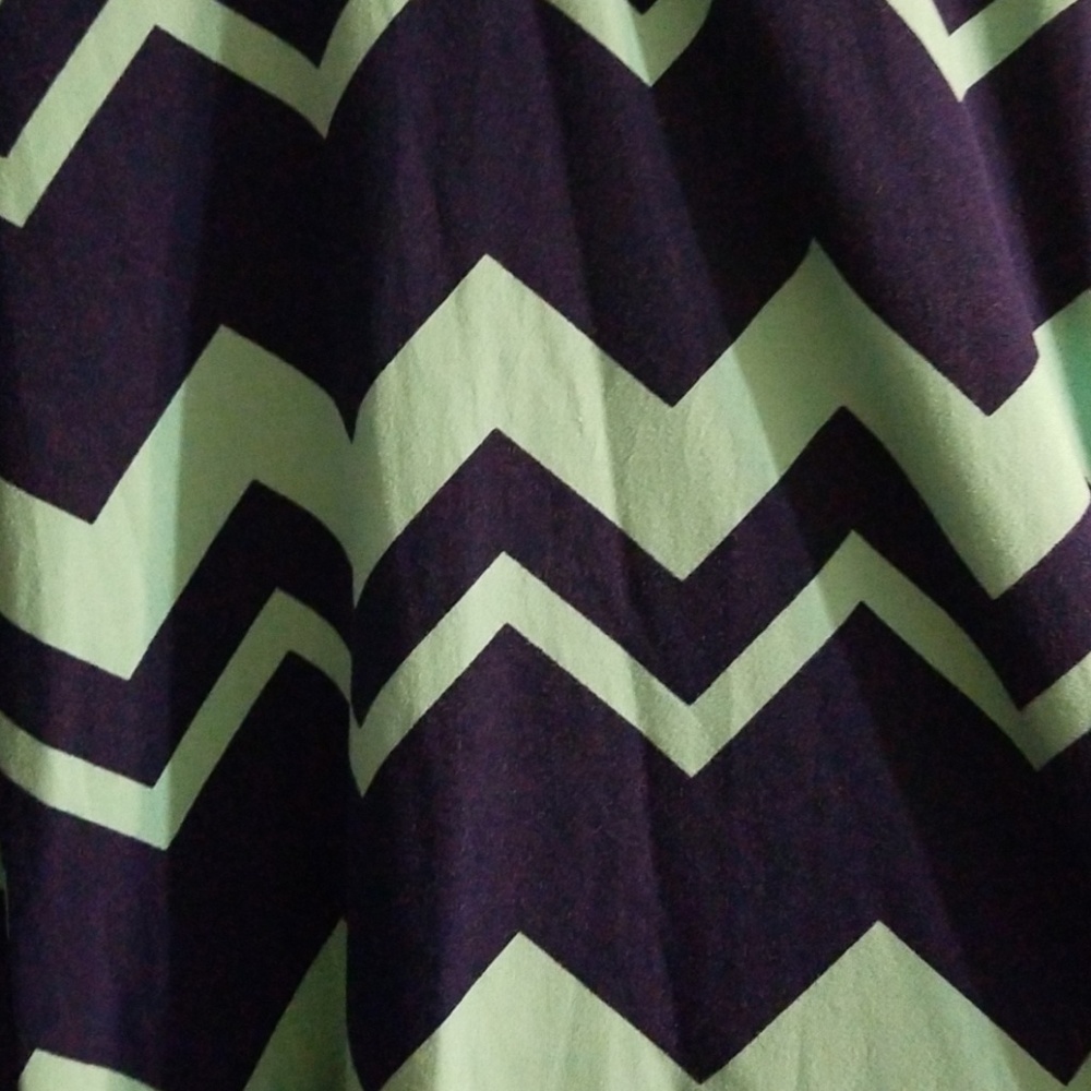 Chevron patterned top - Picture 3 of 3